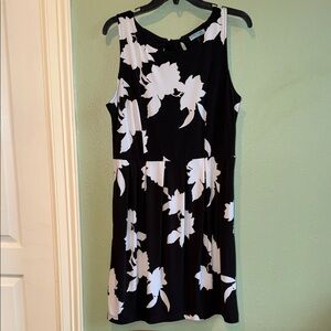 Cynthia Rowley Black and White Floral Dress with pockets L